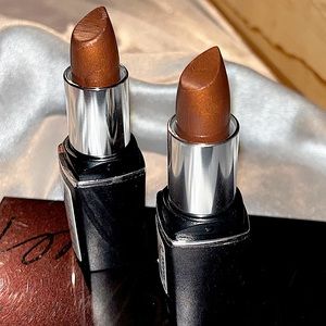 NWT 2 Oil of Olay bronze lipsticks